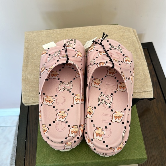 Gucci Angela Nguyen Printed Platform Slide - Picture 9 of 11